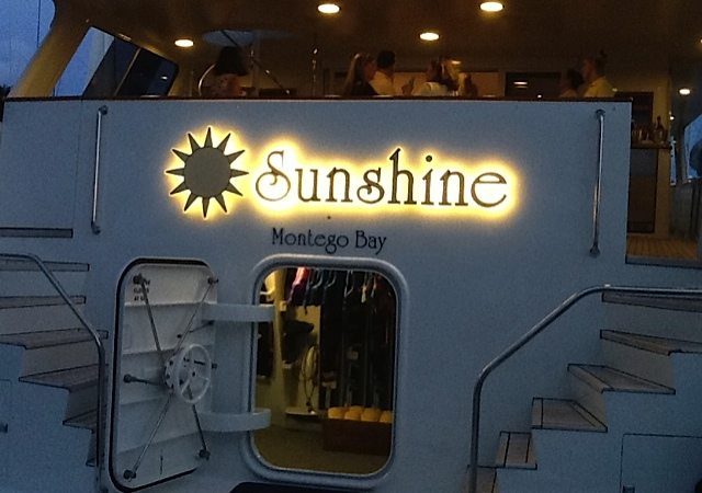 Sunshine Motor Yacht carolkent.com
