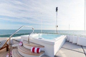 ZOOMZOOMZOOM_161'Motor Yacht Top Deck Jacuzzi