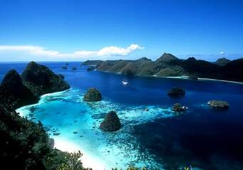 Beautiful Raja Ampat in Southeast Asia is considered when of the best diving spots on Earth.