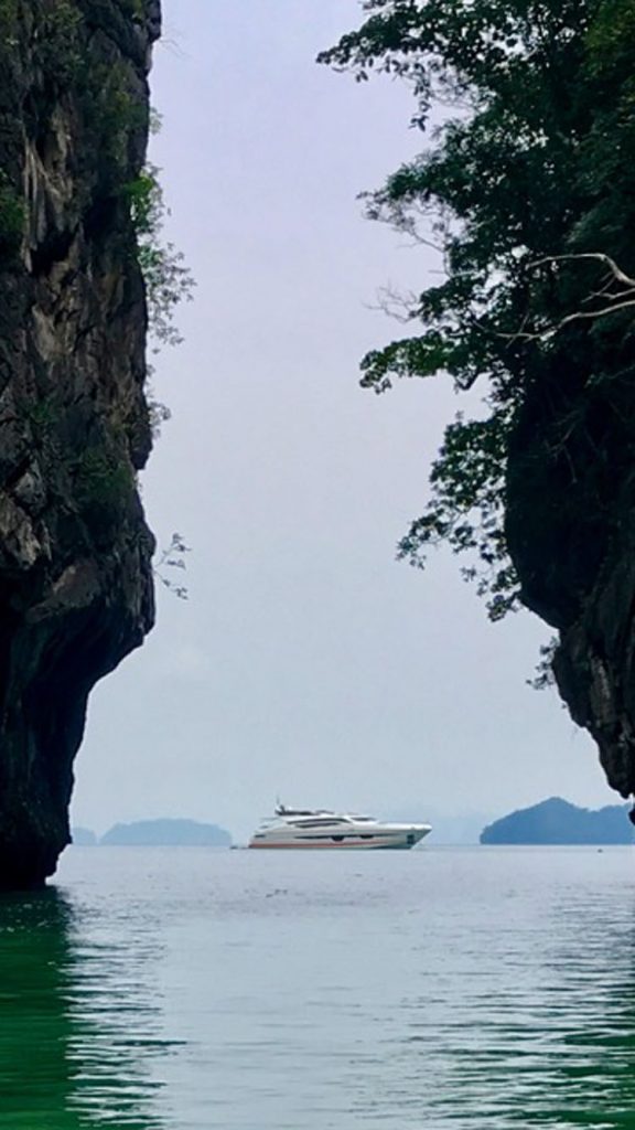 DOLCE VITA Motor Yacht in the Bay of Thailand