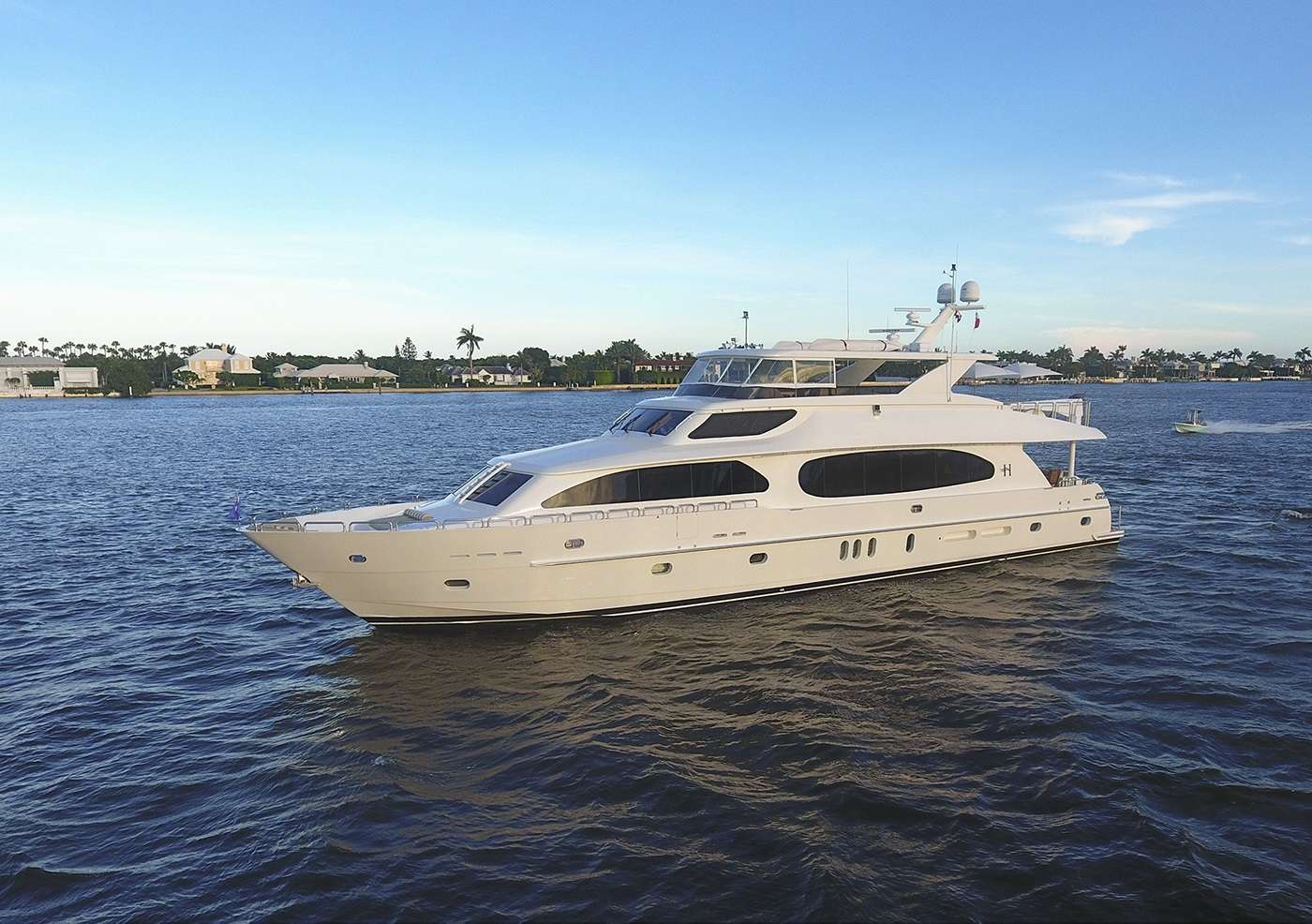 Lady Deena II 101ft Hargrave M-Y at sea