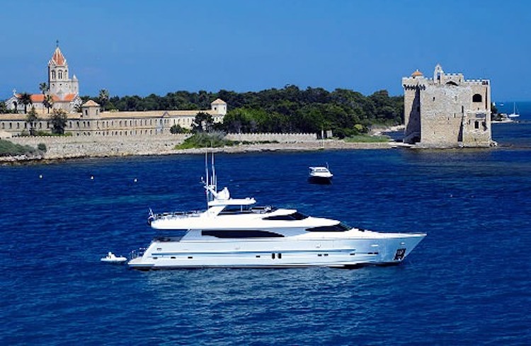 97ft Horizon motor yacht ANNABEL II operates in the East Mediterranean