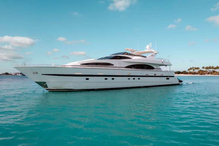 100ft Azimut motor yacht ENDLESS SUN operates in the Caribbean and the East Coast US